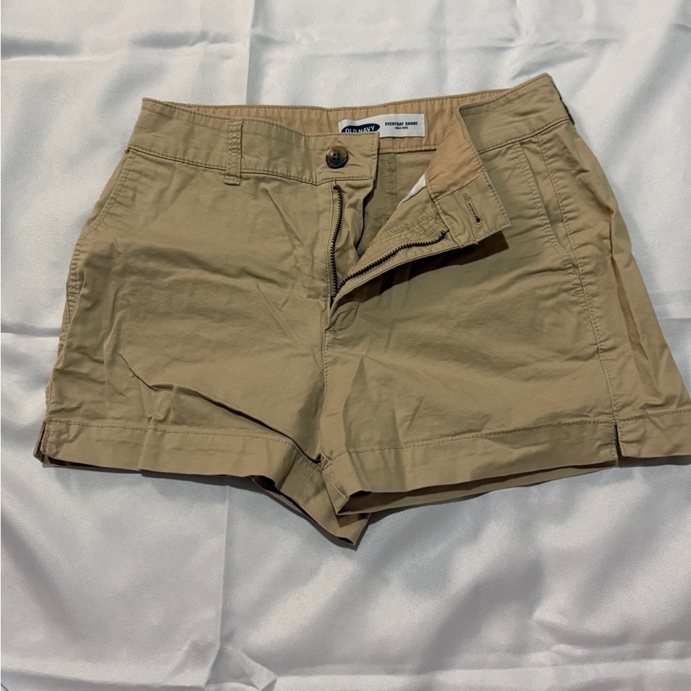 Old Navy Tan Cargo Shorts with Classic Design